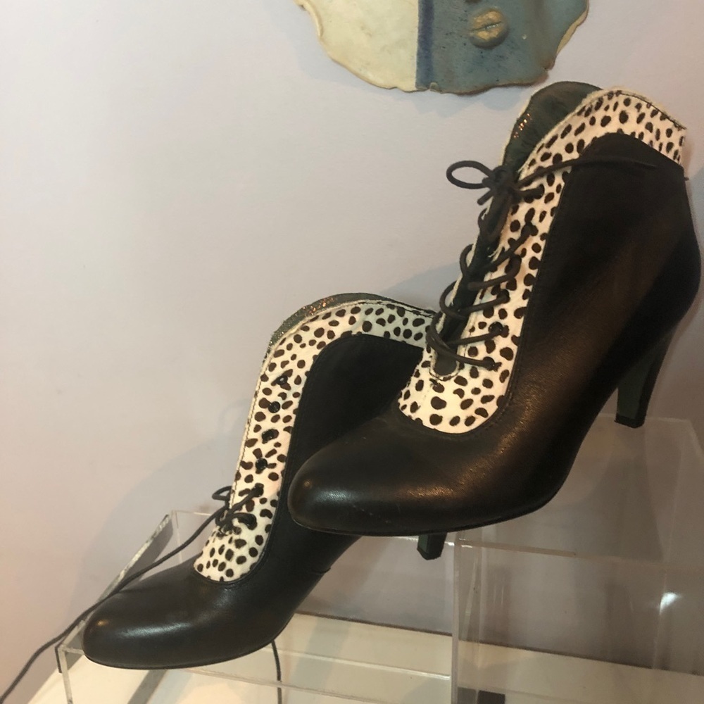 Poetic license boots size 39.5 leather with pony hair in a animal print. - Picture 5 of 7